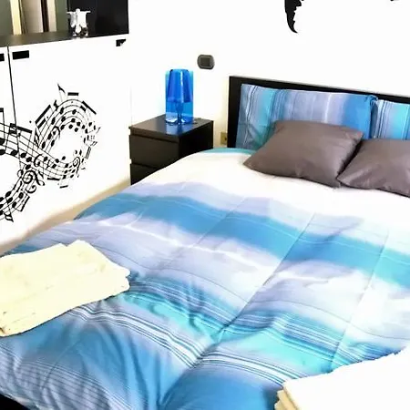 Apartment In Porta Romana דירה *